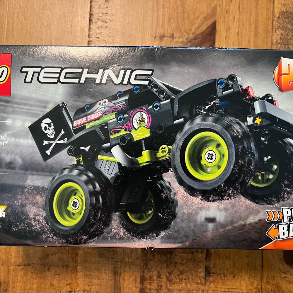 LEGO Technic Grave Digger Monster Truck - Black and Green